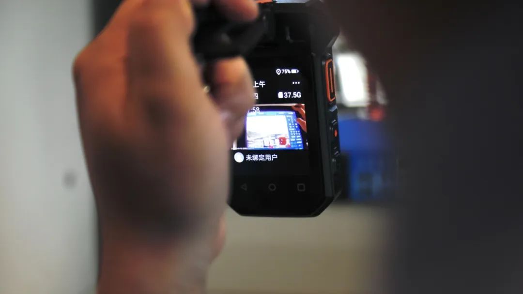 车厢里为啥总有人拍照?网友:原因没想到 车厢里为啥总有人拍照?网友:原因没想到