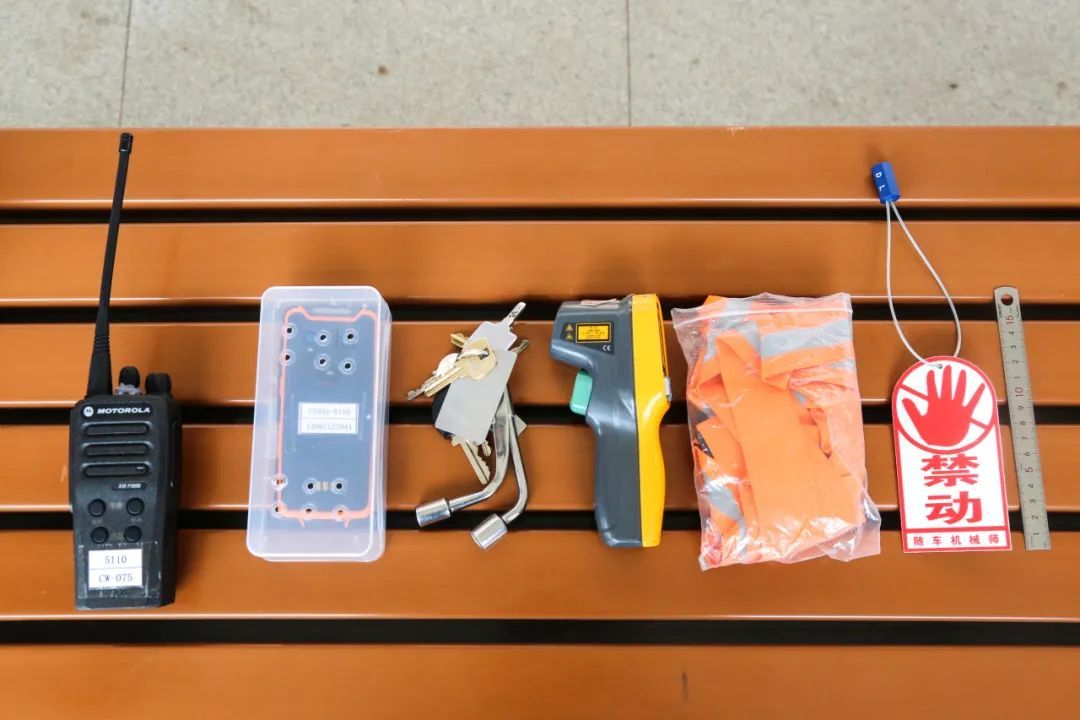 车厢里为啥总有人拍照?网友:原因没想到 车厢里为啥总有人拍照?网友:原因没想到