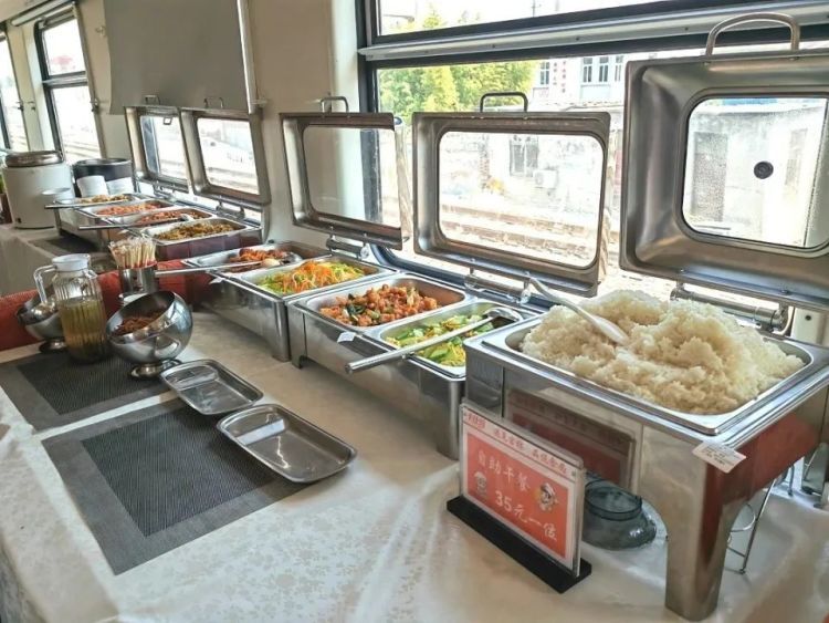 “火车上也能吃自助”!沈阳局推列车自助餐 “火车上也能吃自助”!沈阳局推列车自助餐