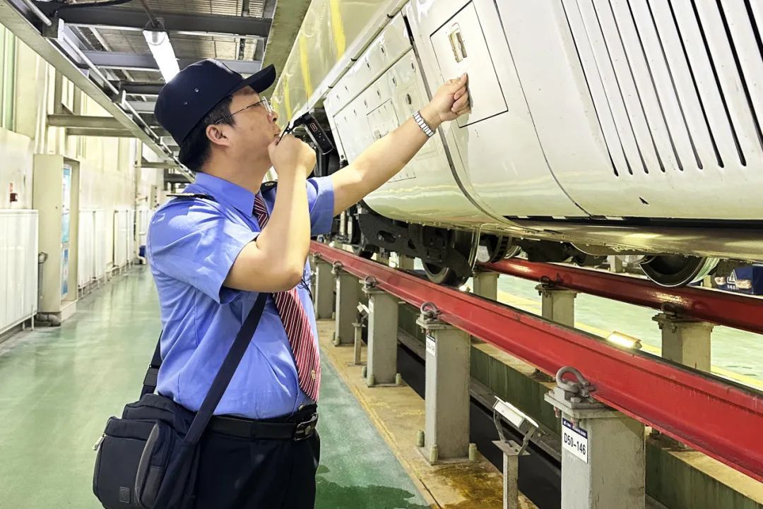 车厢里为啥总有人拍照?网友:原因没想到 车厢里为啥总有人拍照?网友:原因没想到