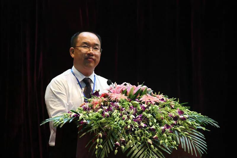 原遵义医学院党委书记石京山，搞权色交易、赌博