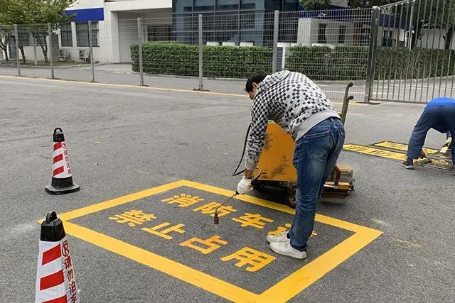 消防通道就是生命通道，千万别“添堵”！