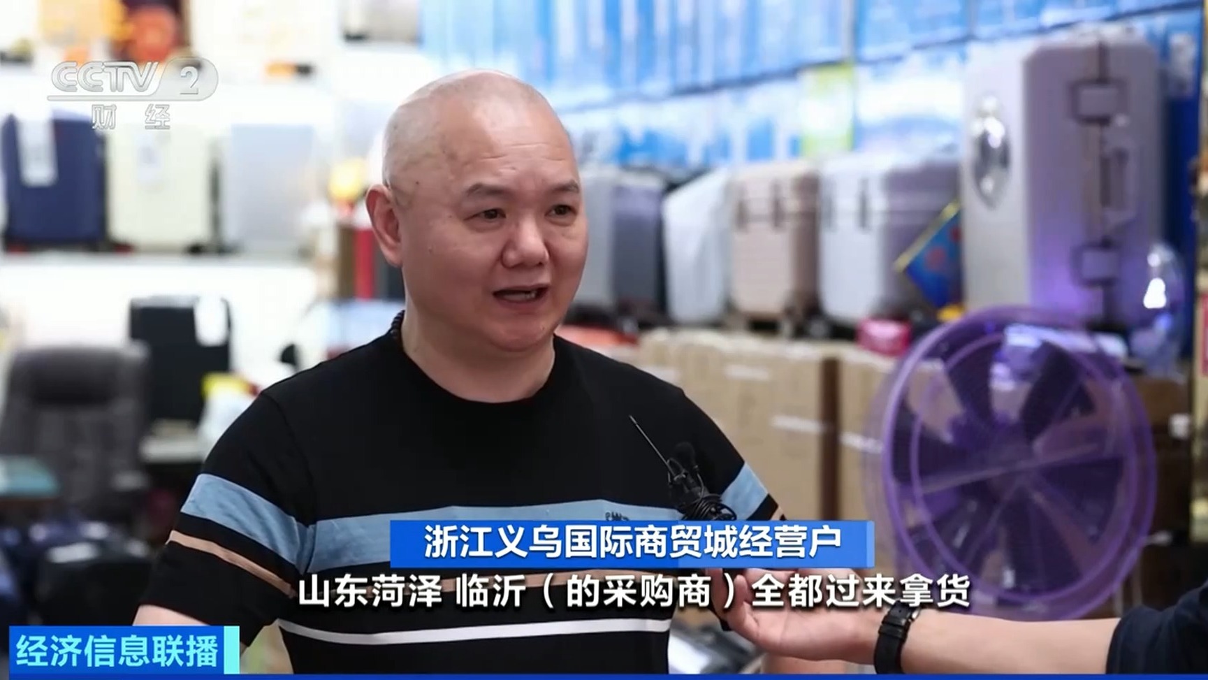 开学季带动箱包热销!带杯架、防潮袋等款式受青睐 开学季带动箱包热销!带杯架、防潮袋等款式受青睐