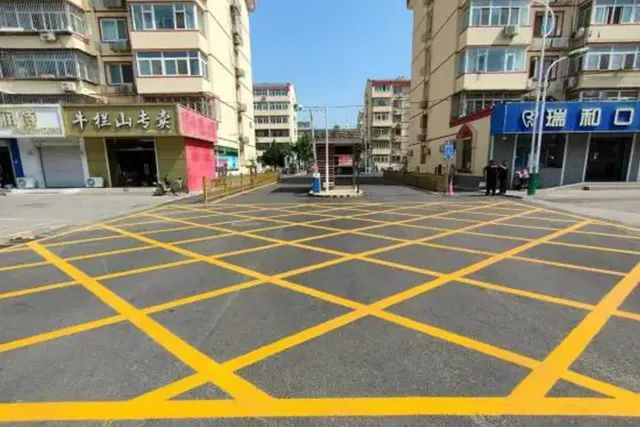 消防通道就是生命通道，千万别“添堵”！