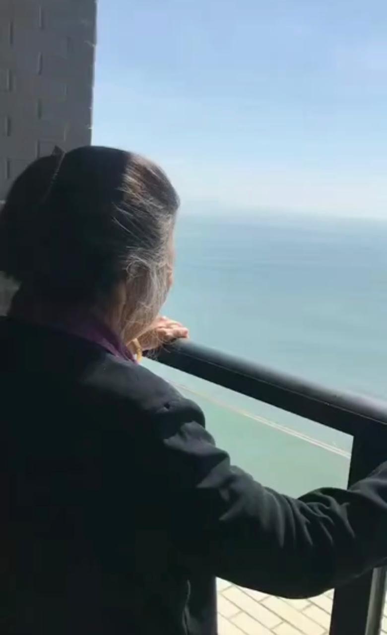 “00后”邵阳小伙带96岁外婆登上张家界天门山：我想看的世界，也想带外婆看