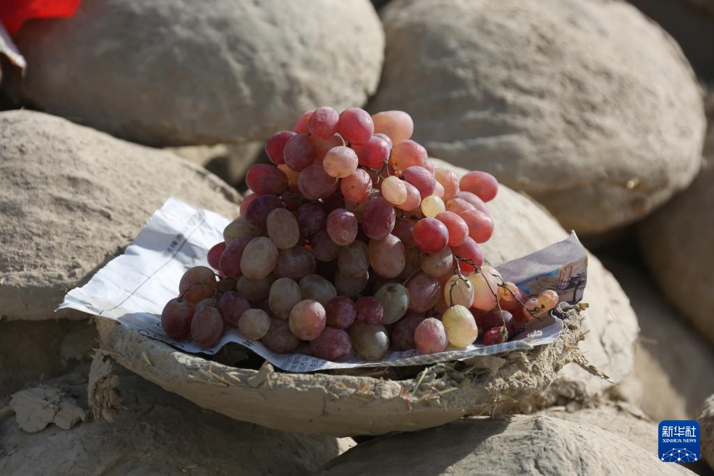 千年泥罐“康伽纳”:阿富汗人的葡萄保鲜智慧 千年泥罐“康伽纳”:阿富汗人的葡萄保鲜智慧