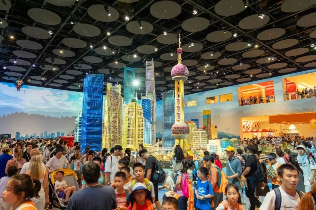 暑假“余额”不足！上海乐高乐园迎开园以来客流高峰