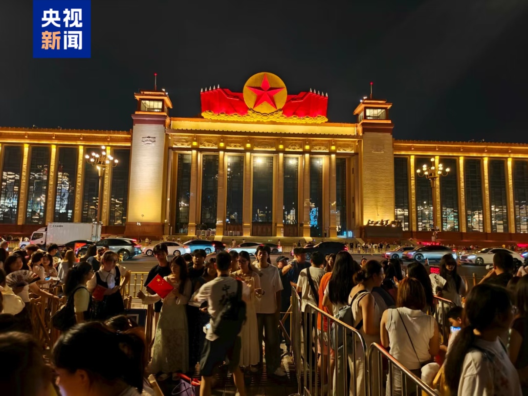 景区拍照,限时30秒!网友:好像做了一套广播体操…… 景区拍照,限时30秒!网友:好像做了一套广播体操……