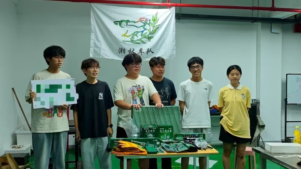 上百处焊接点连接口!长沙00后大学生手搓赛车,几位年轻人的赛车梦:追梦很开心 上百处焊接点连接口!长沙00后大学生手搓赛车,几位年轻人的赛车梦:追梦很开心