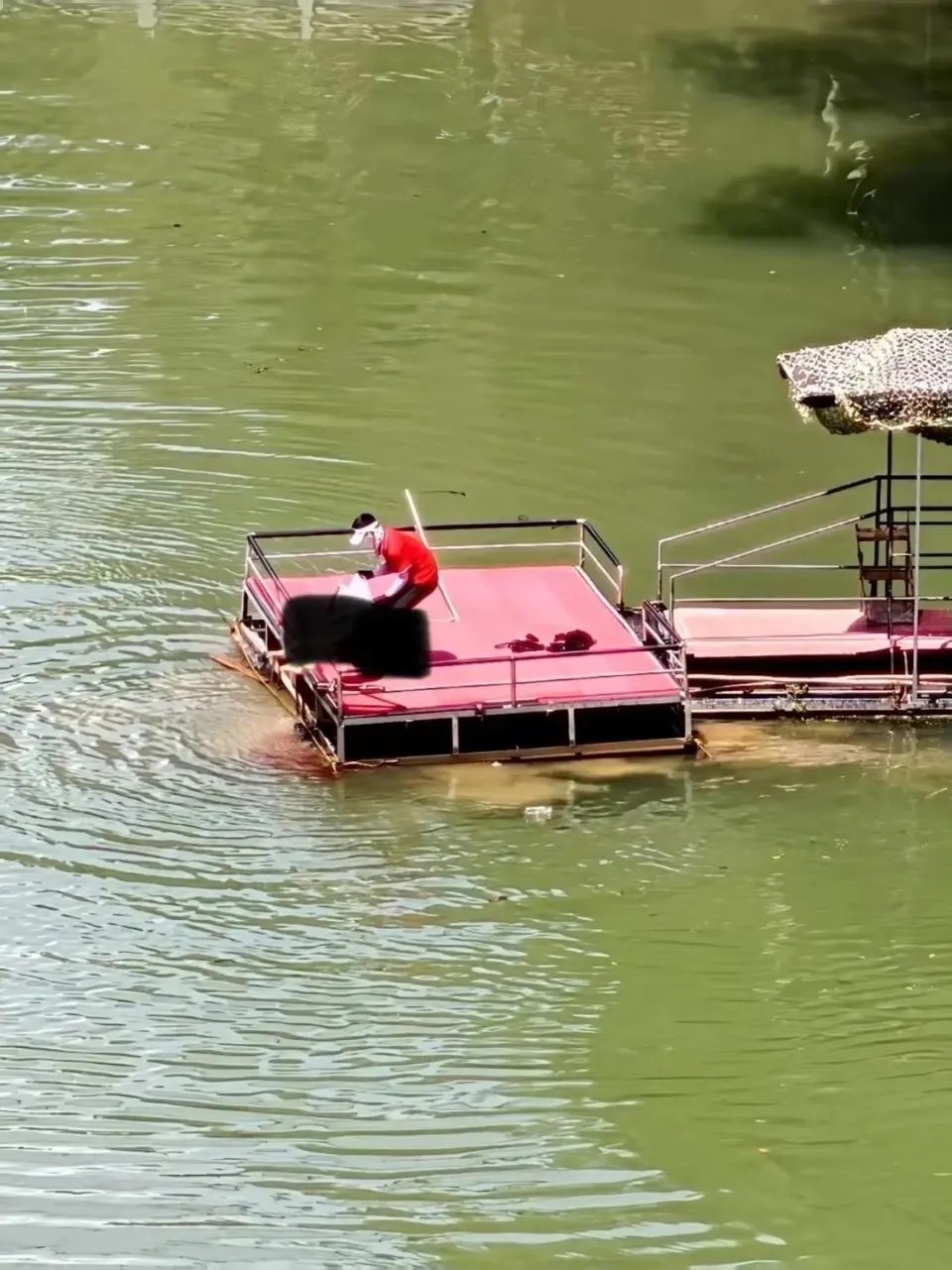 游客蹦极时绳子疑似断裂?官方通报→ 游客蹦极时绳子疑似断裂?官方通报→