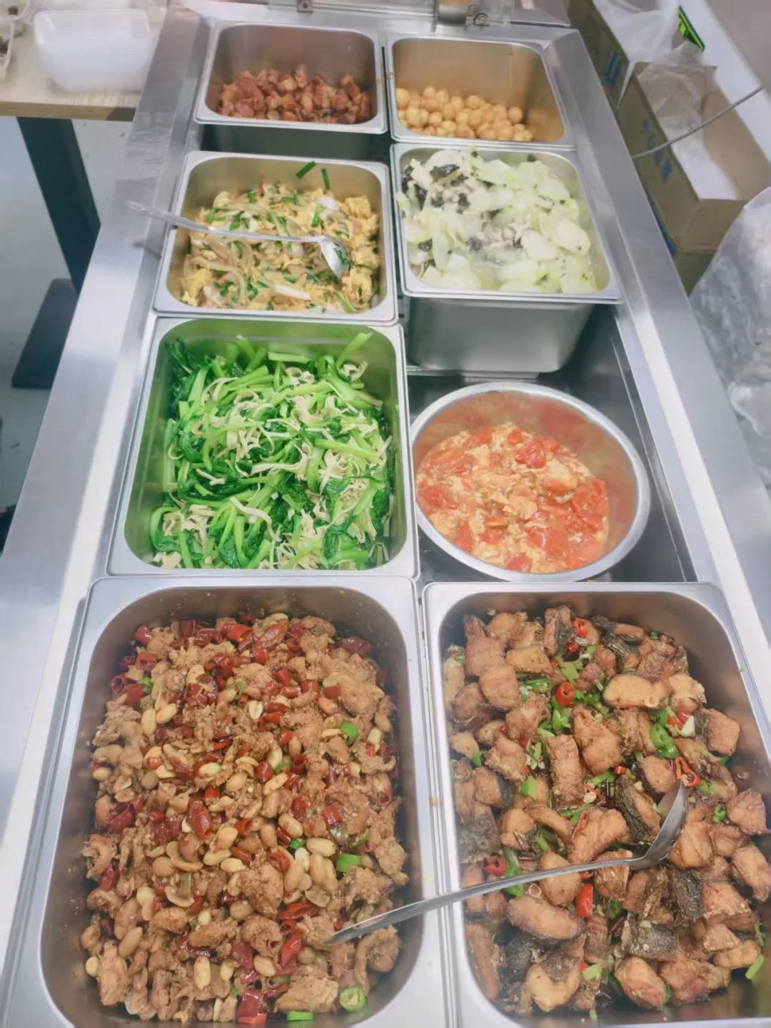 10元12道菜，武汉一社区食堂随便吃！