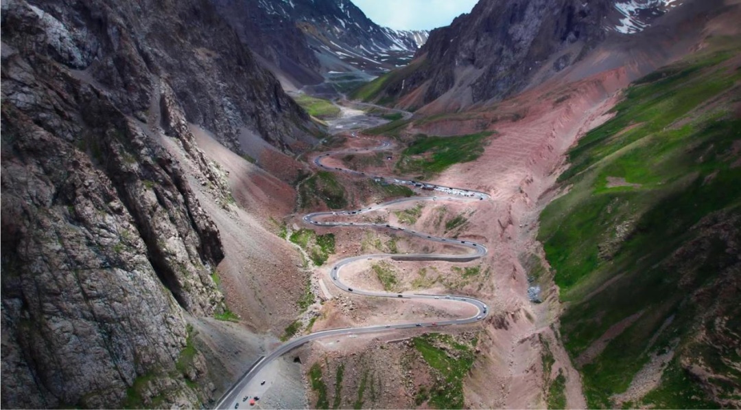 博弈风险与美景!“中国最美公路”为何需要“气象哨兵”? 博弈风险与美景!“中国最美公路”为何需要“气象哨兵”?