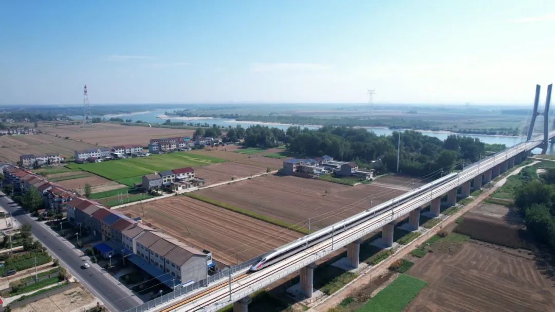 设计时速350公里！这条高铁开始试运行