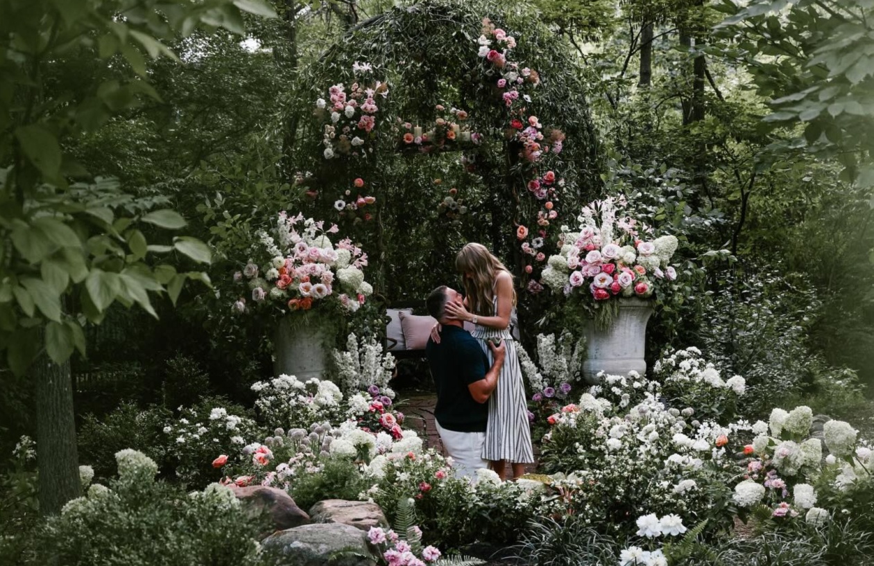 “和解”？泰勒·斯威夫特官宣订婚，特朗普送上祝福：“我祝他们好运”