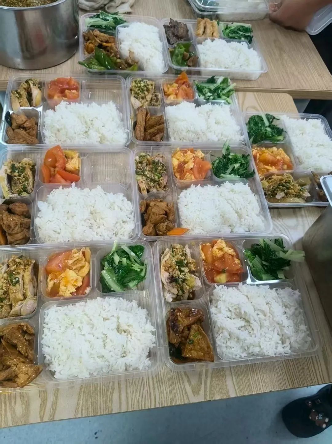 10元12道菜，武汉一社区食堂随便吃！