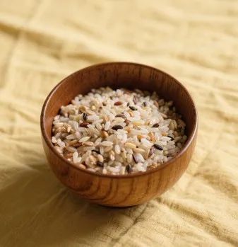 杂粮饭别乱吃!这样搭配,血糖稳了、肠胃也好了 杂粮饭别乱吃!这样搭配,血糖稳了、肠胃也好了