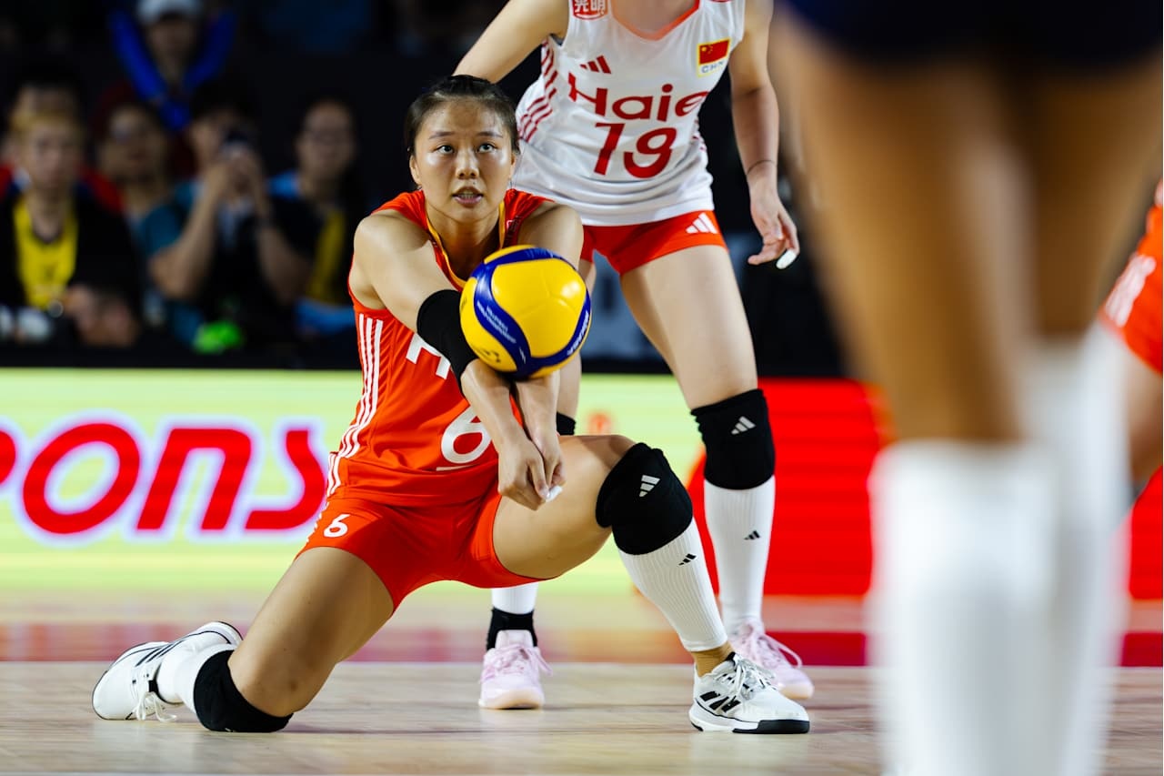 中国女排小组赛三连胜晋级，淘汰赛将战法国队