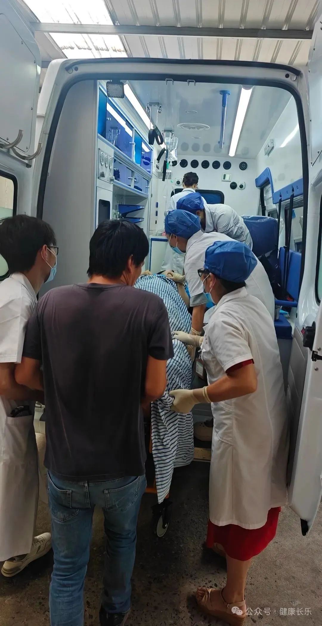 生了生了！母女平安！这一幕，发生在福州！