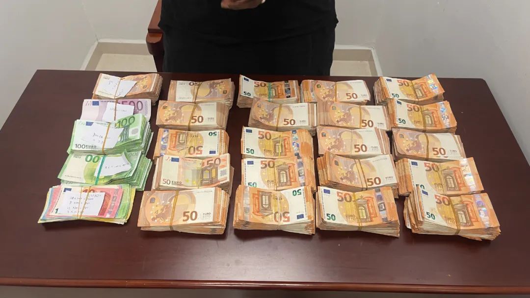 “点钞机都干冒烟了”，折合人民币超212万元！广州海关查获