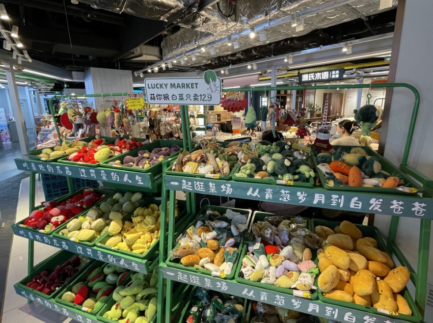 “包挂”走红,你给包包挂上了“包搭子”吗? “包挂”走红,你给包包挂上了“包搭子”吗?