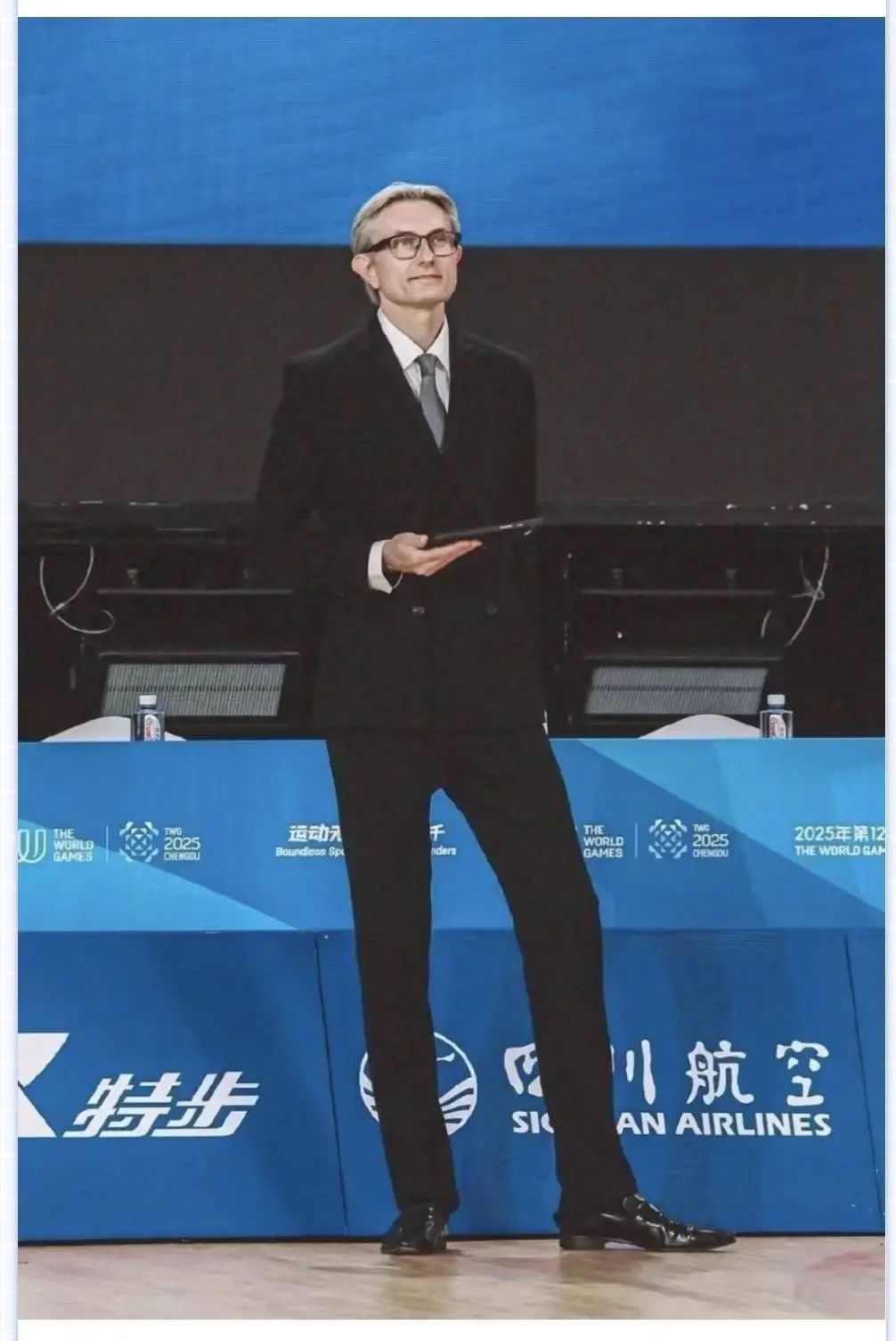 全网爆火的“九头身裁判”9月将空降成都？官方回应