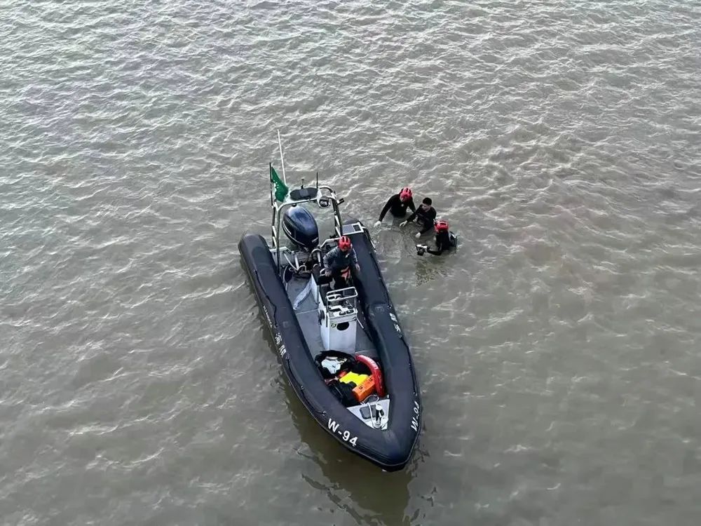 澳门海关:36岁男子靠“水下推进器”偷渡,被抓现行,获刑4个月 澳门海关:36岁男子靠“水下推进器”偷渡,被抓现行,获刑4个月