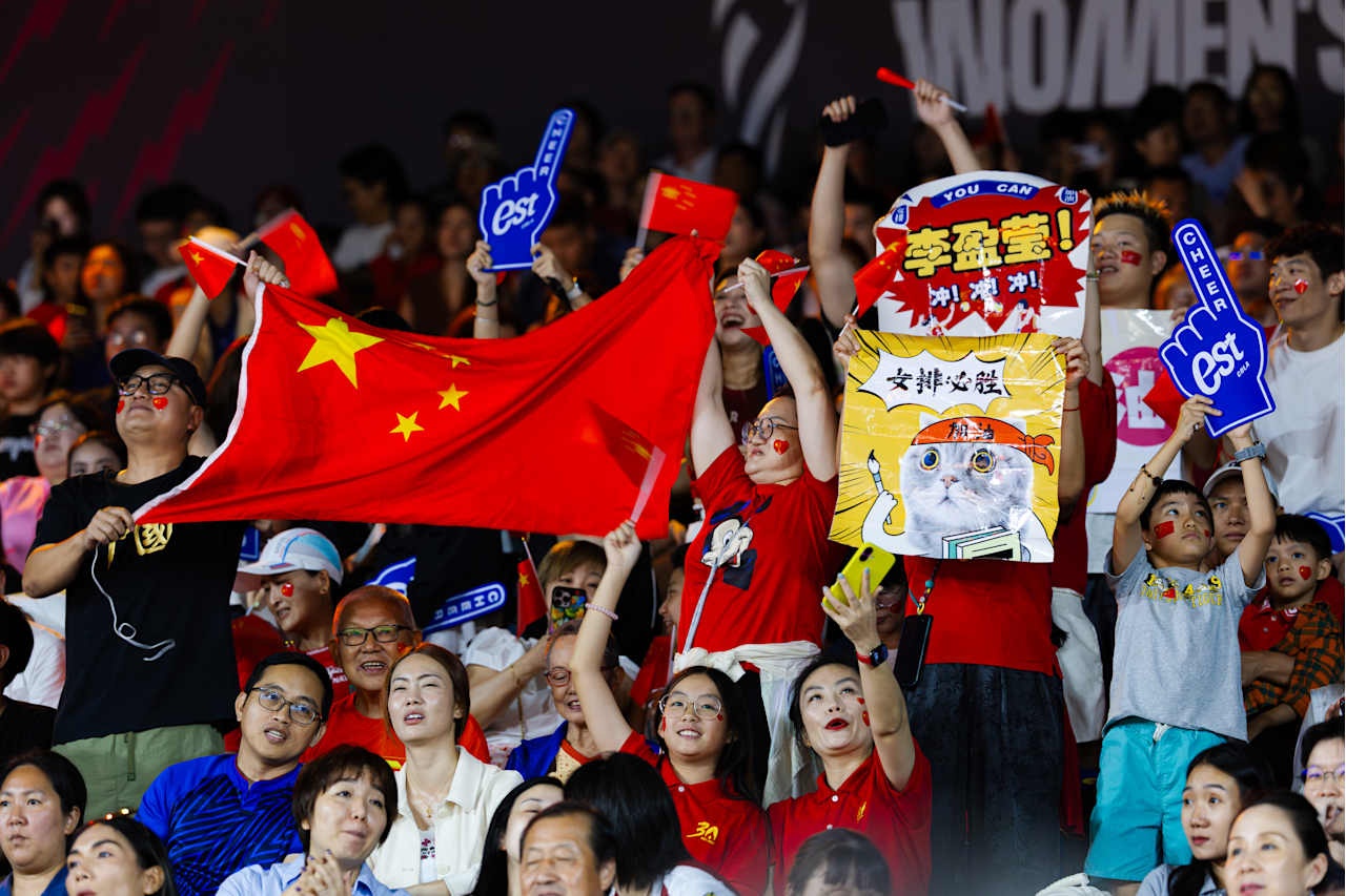 中国女排小组赛三连胜晋级，淘汰赛将战法国队