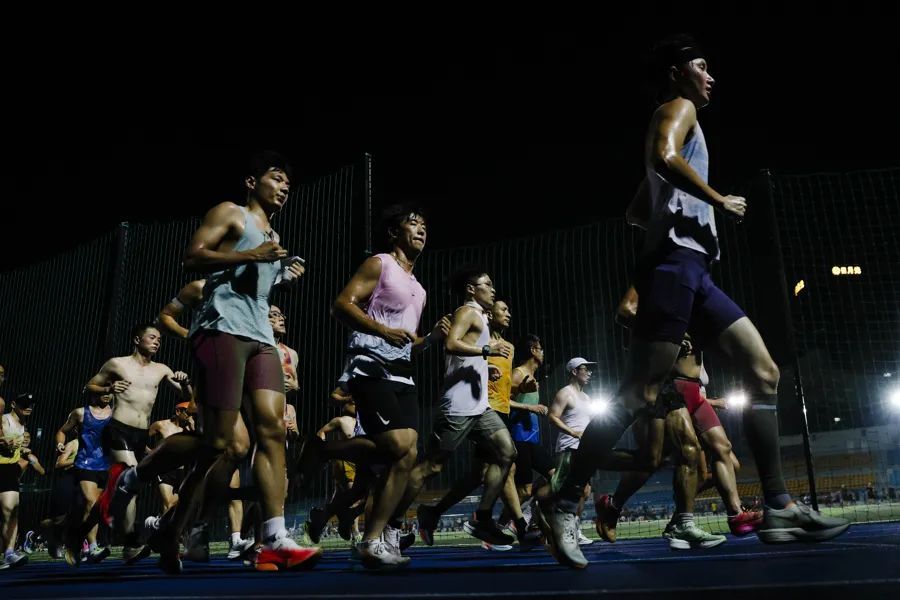 突然爆火!每晚上千人涌入上海这里,疯狂流汗,氛围感拉满,有人游戏都不打了…… 突然爆火!每晚上千人涌入上海这里,疯狂流汗,氛围感拉满,有人游戏都不打了……