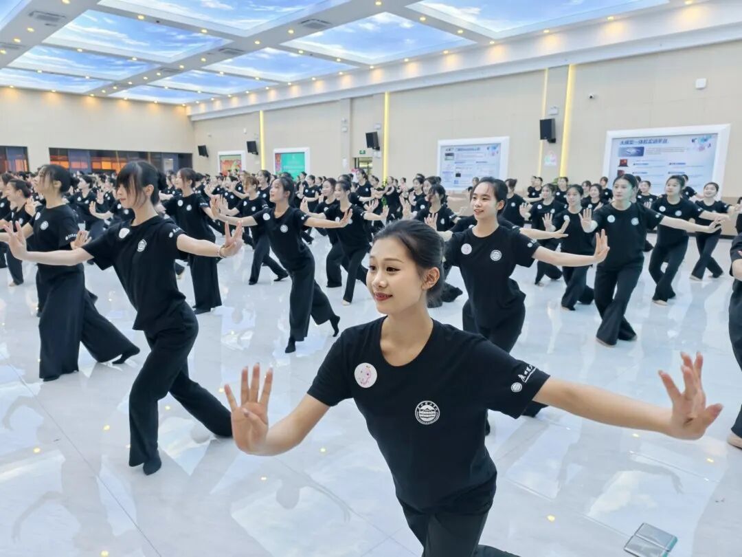 十五运会开幕式彩排画面曝光，广州234名小姐姐闪亮登场