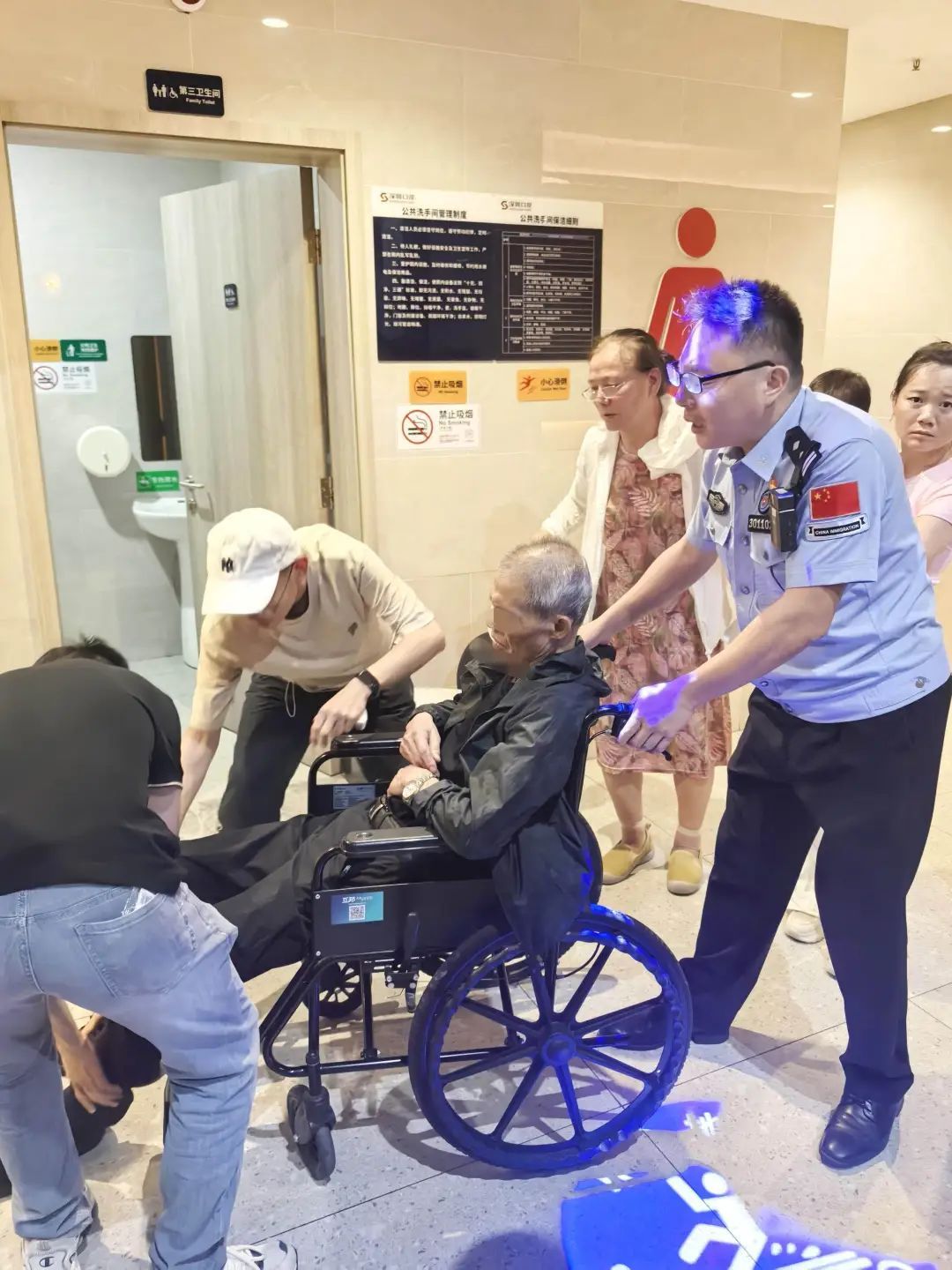 老人突然吐血！危急时刻，边检站民警来了