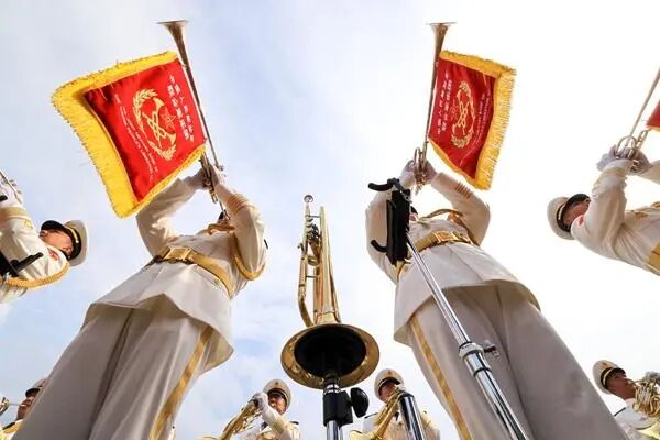 挺拔的军姿 民族的脊梁