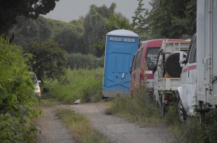 日本一县郊外发现装有大量人骨的麻袋，警方正通过DNA鉴定确认死者身份