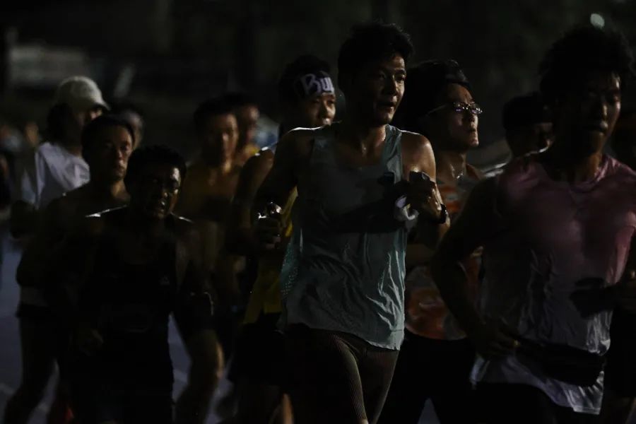 突然爆火!每晚上千人涌入上海这里,疯狂流汗,氛围感拉满,有人游戏都不打了…… 突然爆火!每晚上千人涌入上海这里,疯狂流汗,氛围感拉满,有人游戏都不打了……