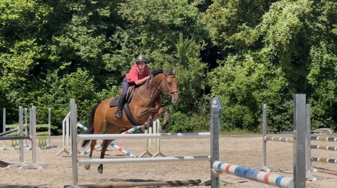 刘烨减重20斤后一家四口海边度假，14岁儿子诺一稚气褪去帅气十足！“这一家人太幸福了”