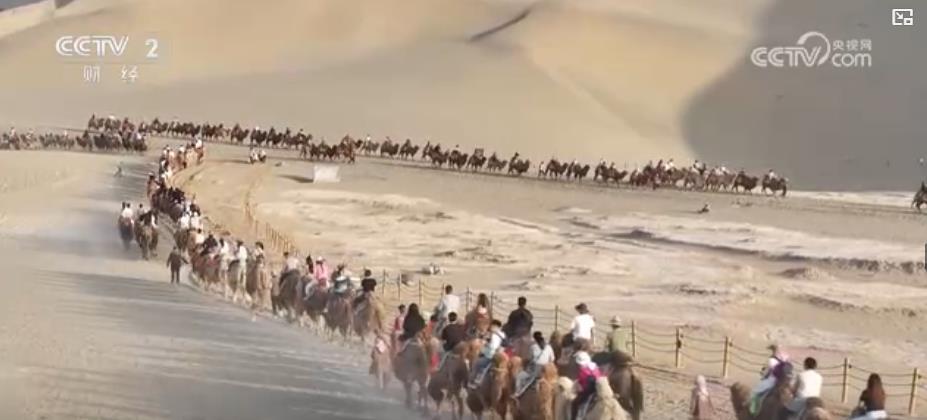 从“夜游动物园”到“夜市烟火气”:“夜经济”拉动消费新引擎 从“夜游动物园”到“夜市烟火气”:“夜经济”拉动消费新引擎