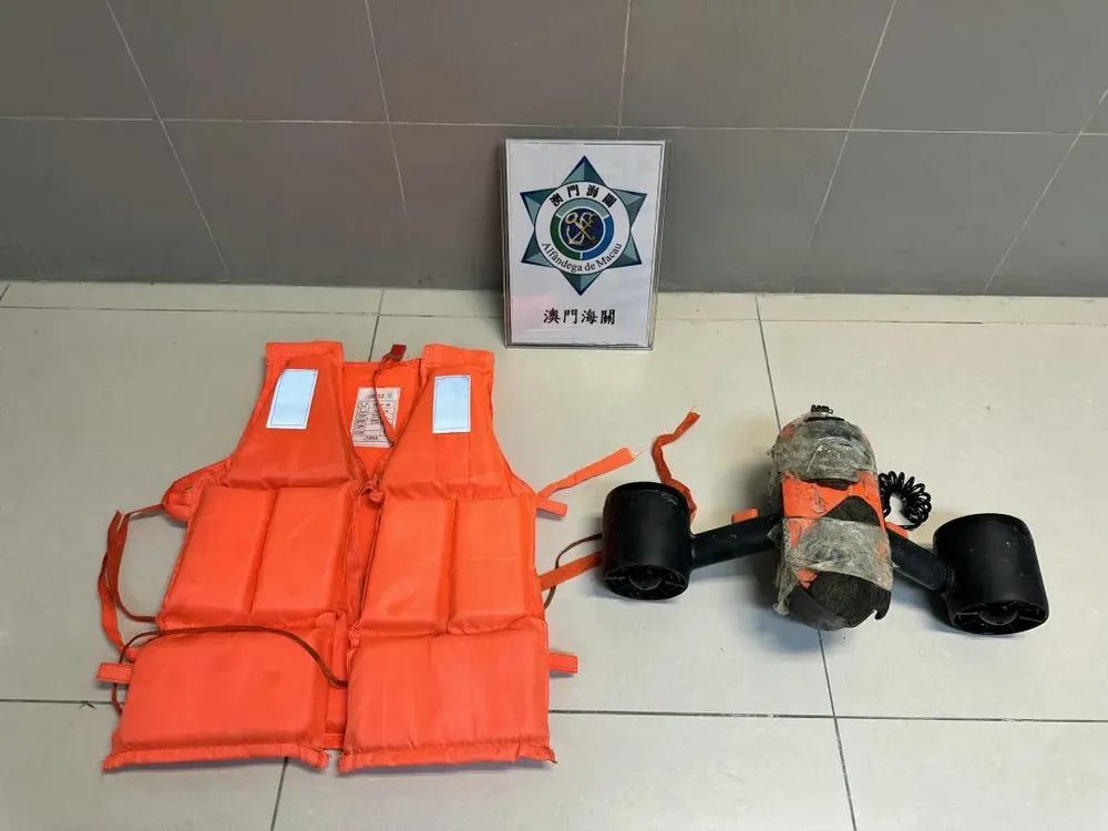 36岁内地男子靠“水下推进器”偷渡至澳门，被海关抓个正着，获刑4个月