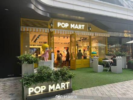 店员回应迷你LABUBU样品被吐槽：消费者可自己调整一下