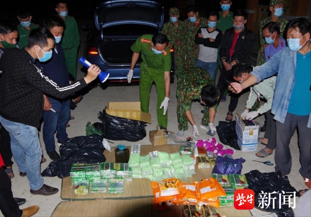 越南35岁毒贩整容潜逃多年，因耳朵露馅被捕，对比照曝光