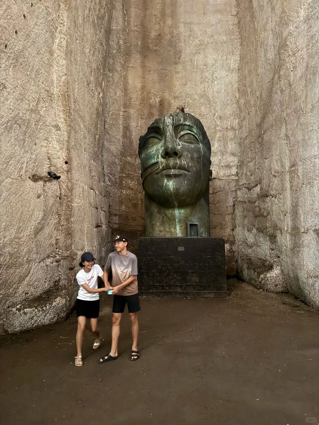 刘烨减重20斤后一家四口海边度假，14岁儿子诺一稚气褪去帅气十足！“这一家人太幸福了”