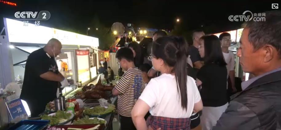 从“夜游动物园”到“夜市烟火气”:“夜经济”拉动消费新引擎 从“夜游动物园”到“夜市烟火气”:“夜经济”拉动消费新引擎