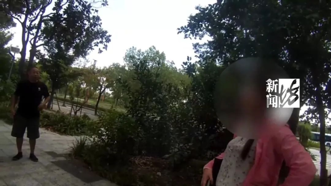 上海网约车司机报警!女乘客多次推搡民警:别多管闲事 上海网约车司机报警!女乘客多次推搡民警:别多管闲事