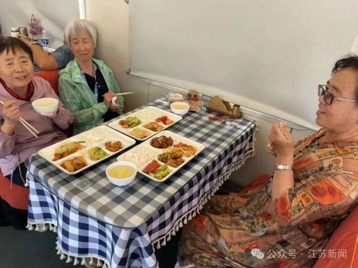 长春至西安一列车推出自助餐