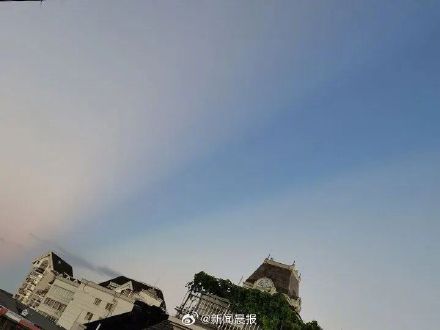 “这是传说中的鹊桥吗？”昨天傍晚江浙沪多地上空现“曙条”，看呆很多人