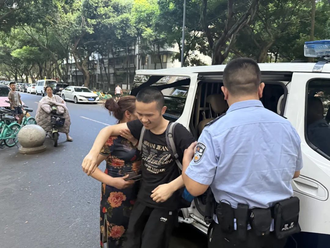 成都民警撒谎,全网点赞! 成都民警撒谎,全网点赞!