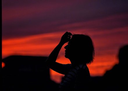 北京现绝美火烧云 市民打卡定格美景