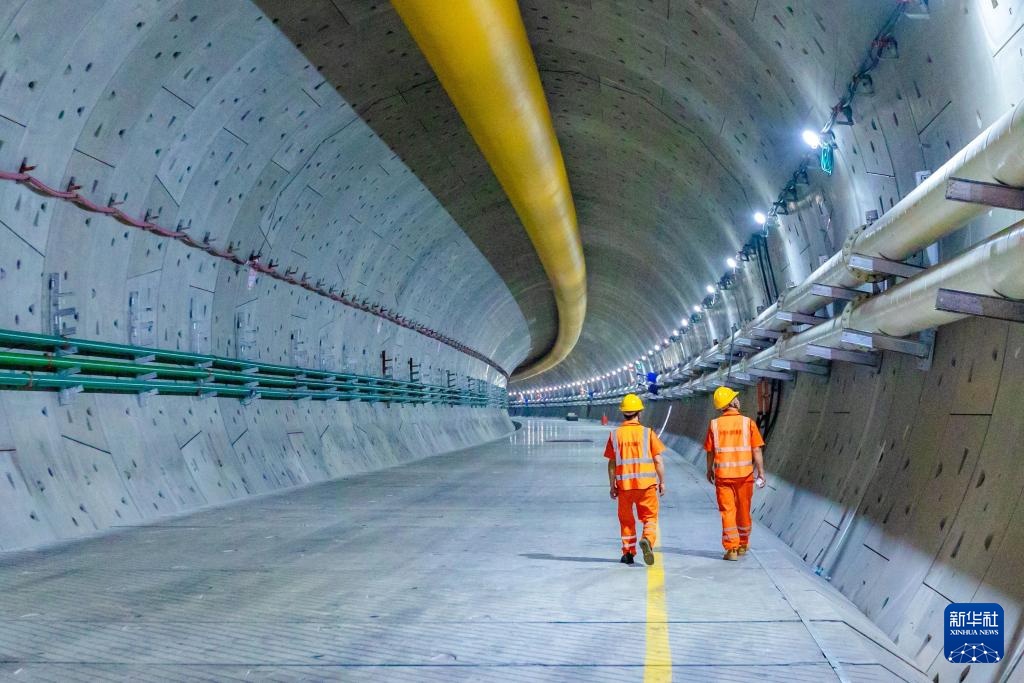 京滨城际铁路天津机场2号隧道顺利贯通 京滨城际铁路天津机场2号隧道顺利贯通
