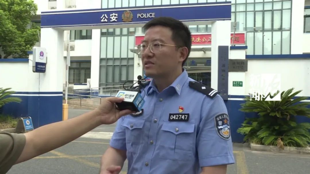 上海网约车司机报警!女乘客多次推搡民警:别多管闲事 上海网约车司机报警!女乘客多次推搡民警:别多管闲事