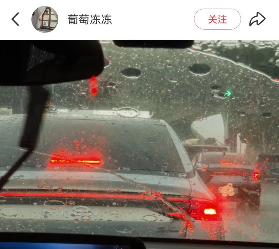 电闪雷鸣！合肥突降倾盆大雨！暴雨10级雷暴大风抵达安徽