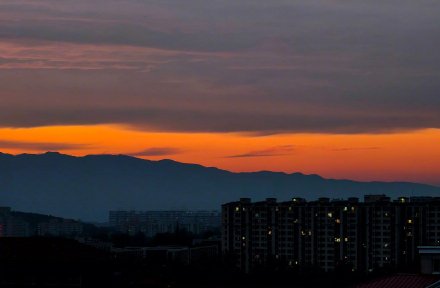 北京现绝美火烧云 市民打卡定格美景