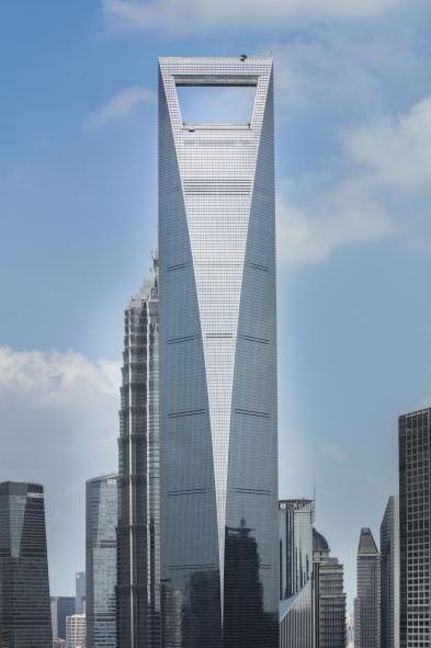 两架无人机高空对撞坠机,上海一高楼96层平台被砸出坑洞!警方通报 两架无人机高空对撞坠机,上海一高楼96层平台被砸出坑洞!警方通报